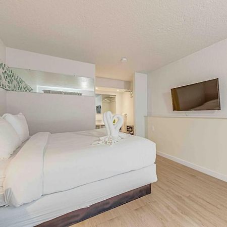 Travel Lodge By Wyndham 10 Min From Disney Kissimmee Bagian luar foto